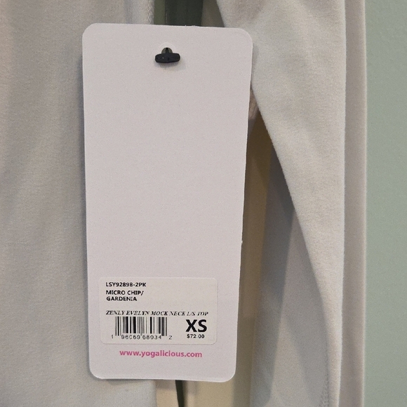 Yogalicious Cream Long Sleeve Top New With Tags Size XS - Picture 4 of 9